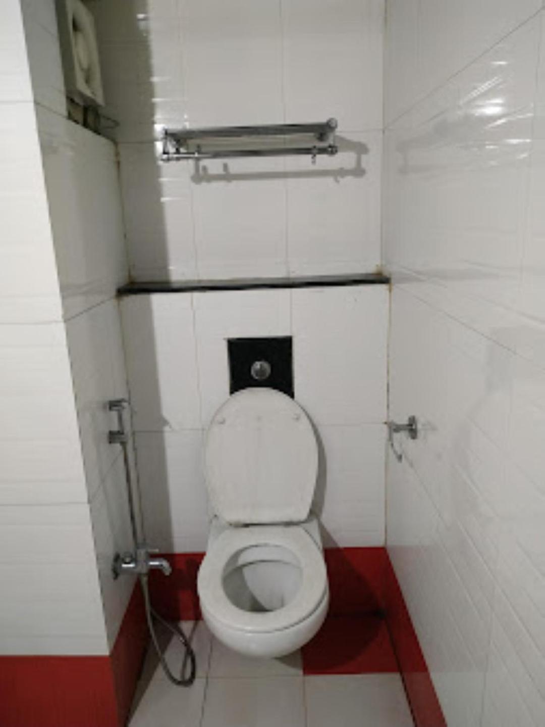 布巴内什瓦尔 Gokul Plaza酒店 外观 照片