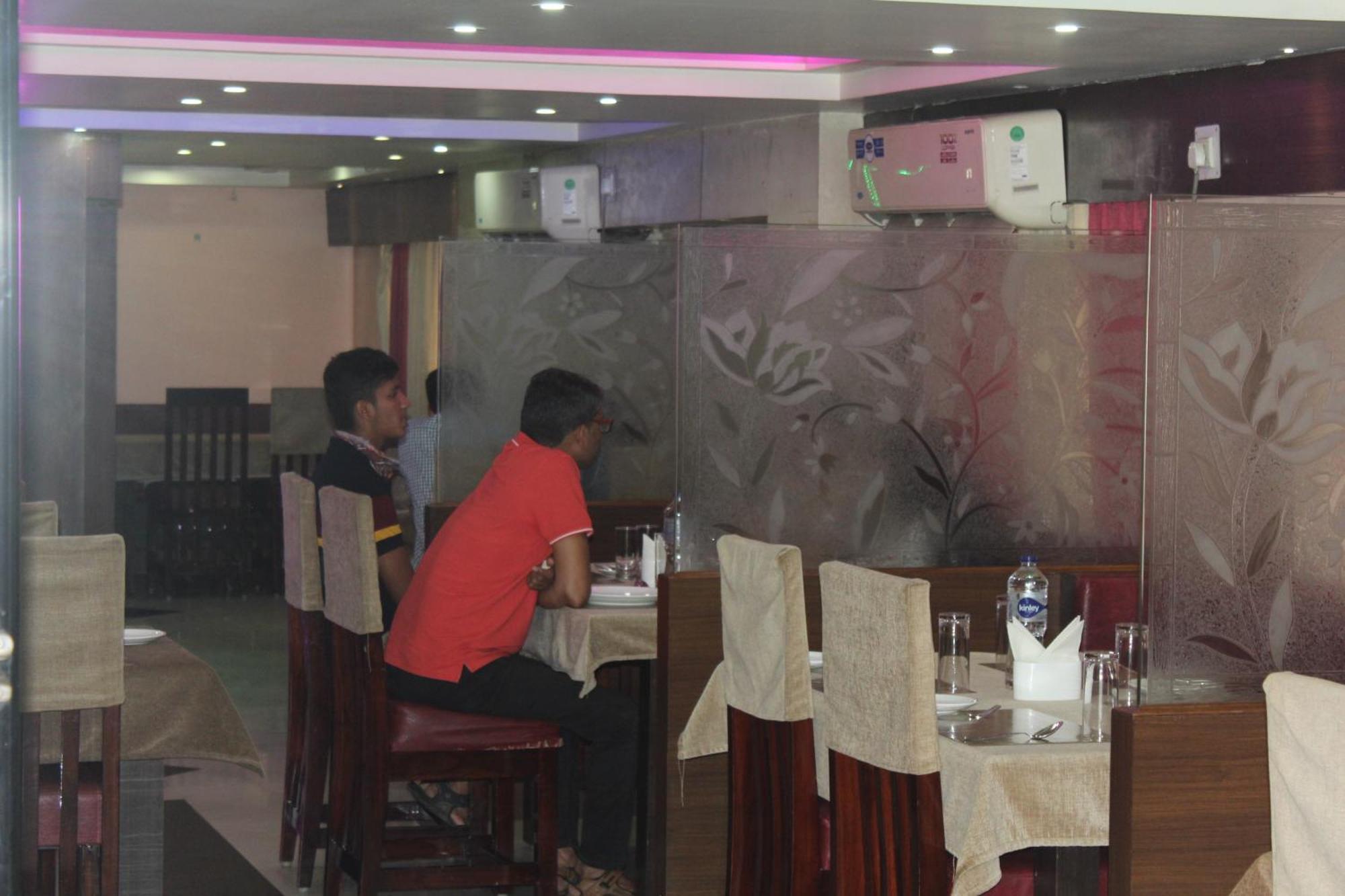 布巴内什瓦尔 Gokul Plaza酒店 外观 照片